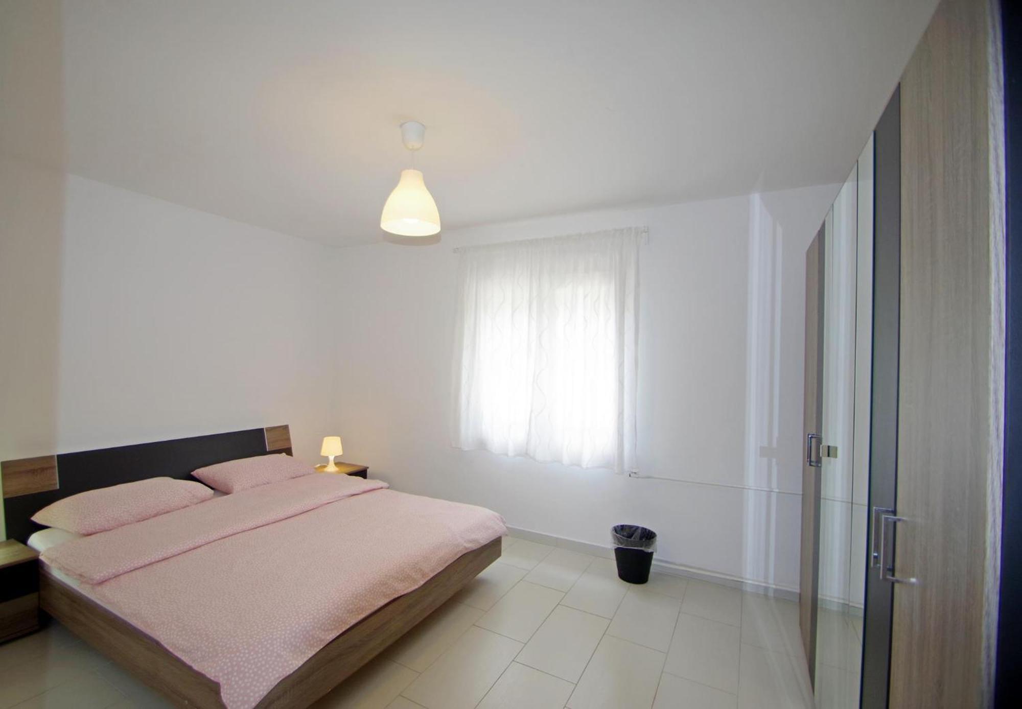Apartments Nikolina Rakalj Luaran gambar